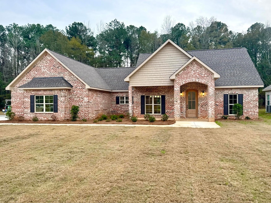 142 Lenox Ln, Columbus, MS 39702 - photo 1