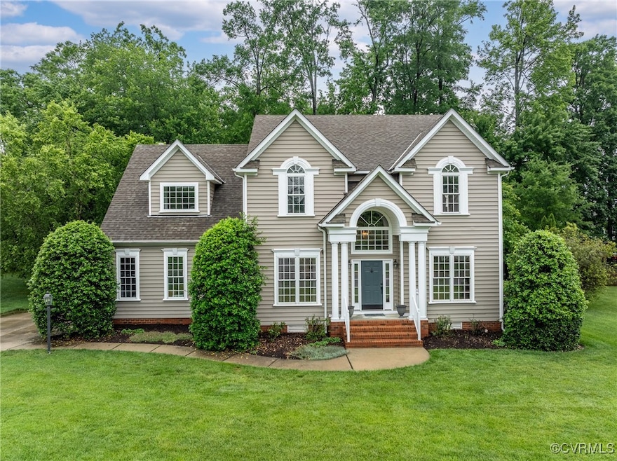 Traditional-style house with roof with shingles an