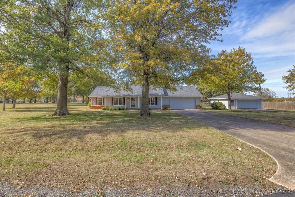 405 Will Rogers Loop E, Oologah, OK 74053 - photo 1