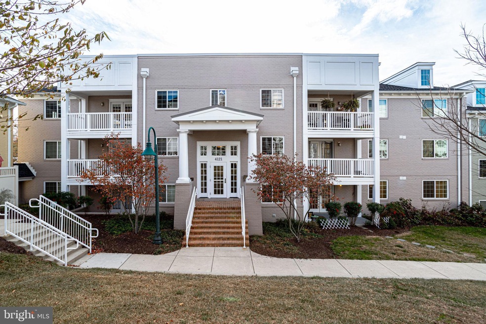 4121 S Four Mile Run Dr unit 401, Arlington, VA 22204 - photo 1