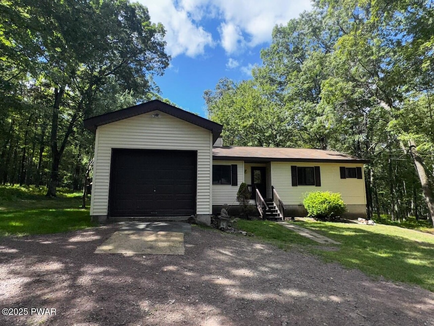 214 Lower Lakeview Dr, Hawley, PA 18428 - photo 1