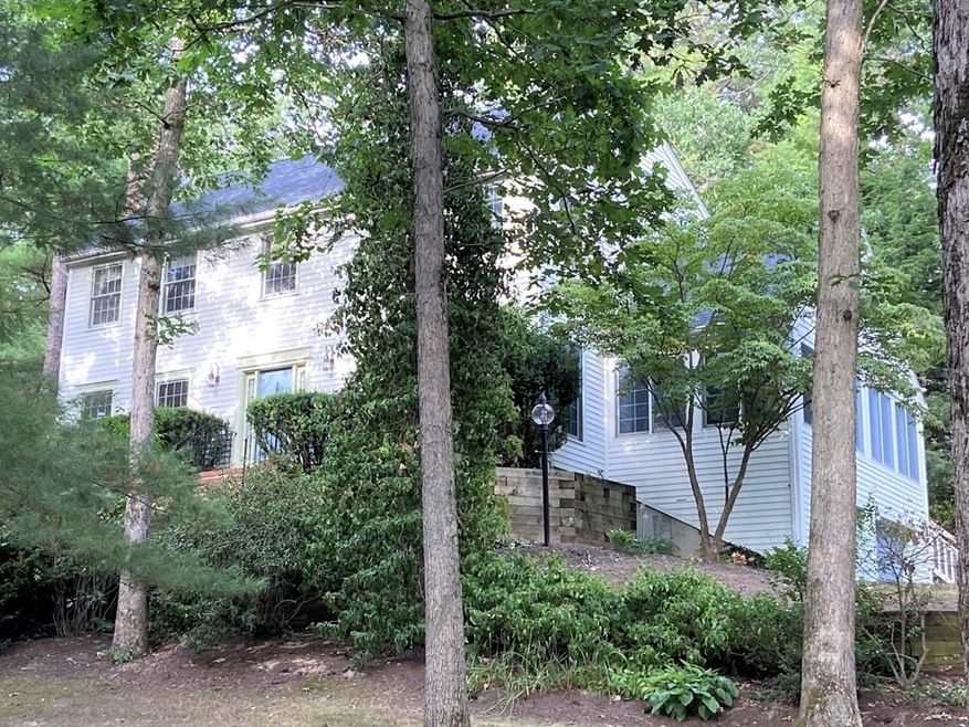 18 Teaberry Ln, Amherst, MA 01002 - photo 1