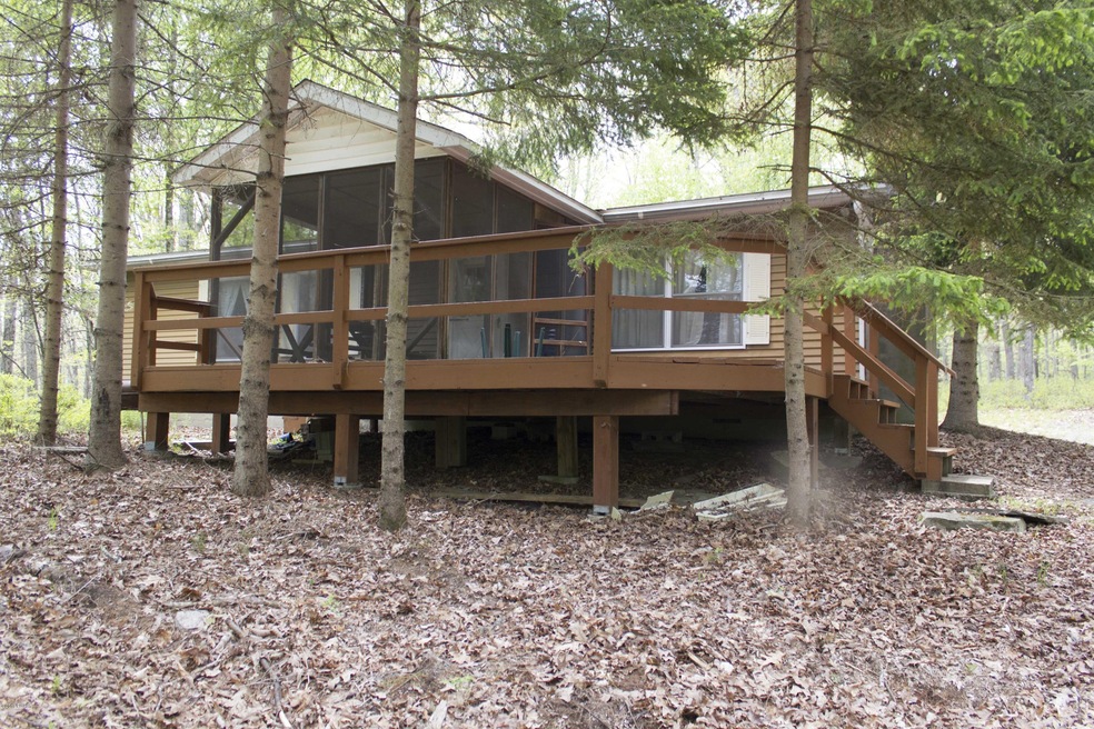 831 Redstart Ct, Lackawaxen Township, PA 18428 - photo 1
