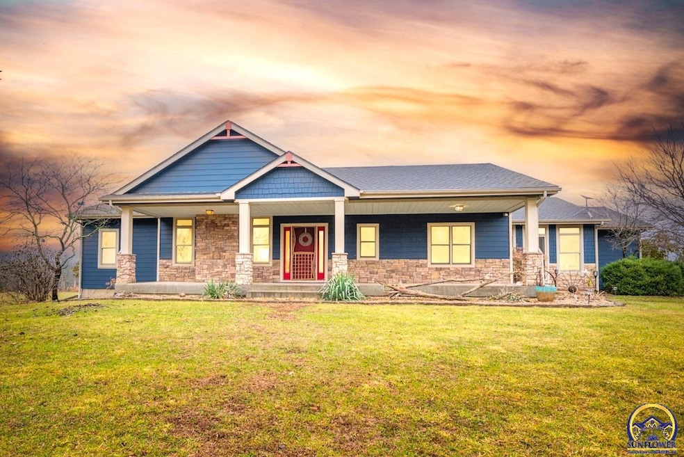 1805 SE 85th St, Wakarusa, KS 66546 - photo 1