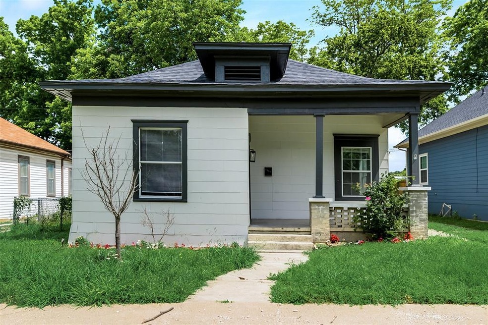 1105 W Chestnut St, Denison, TX 75020 - photo 1