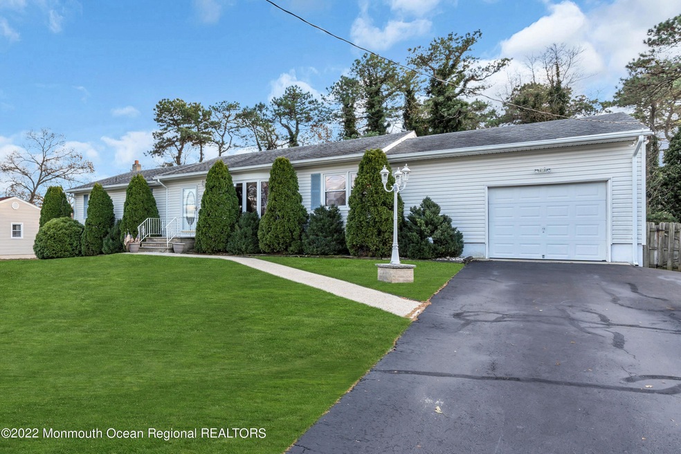 1016 Broadway Blvd, Toms River, NJ 08757 - photo 1