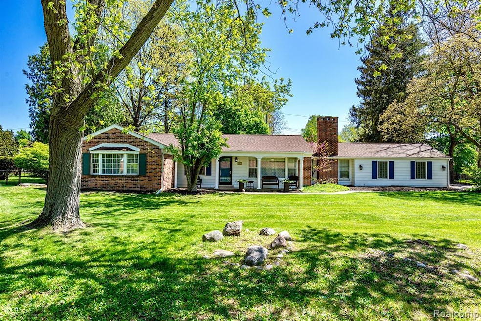 Welcome to 6861 N Clunbury!
