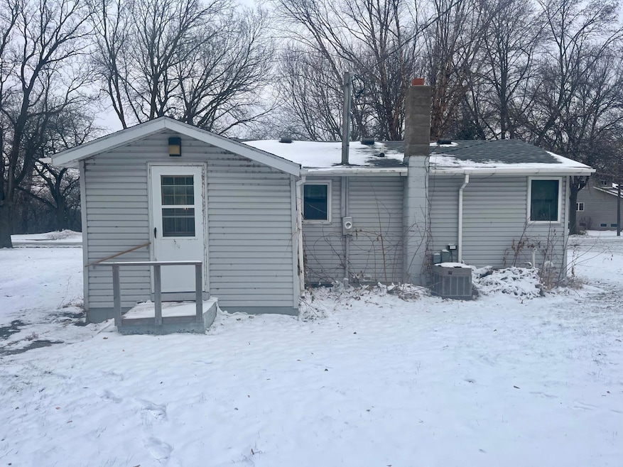 814 S 10th St, Montevideo, MN 56265 - photo 1