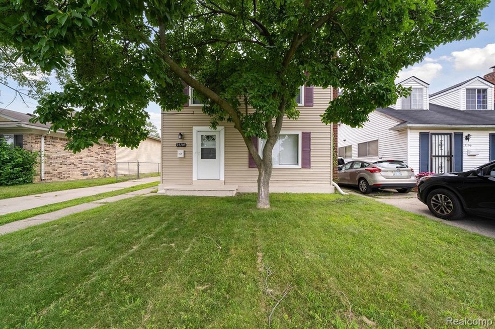 Beautiful Updated 3 Bedroom Colonial in S. Redford