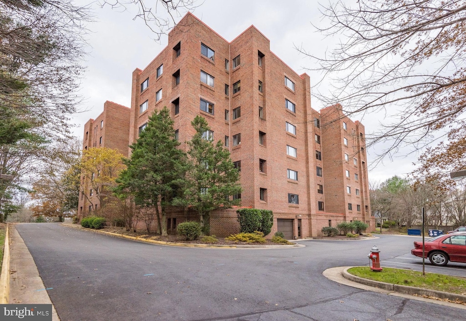 11500 Fairway Dr unit 402, Reston, VA 20190 - photo 1