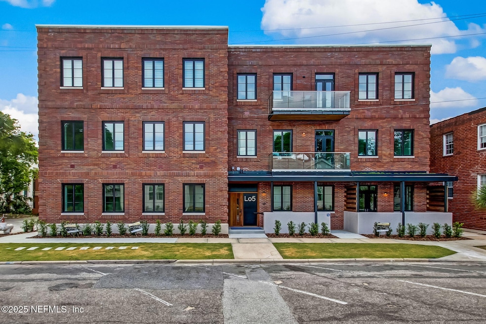 1-web-or-mls-Lofts on 5th (1)