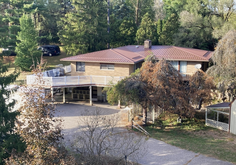 7250 S Sheridan Rd, Sheridan, MI 48884 - photo 1