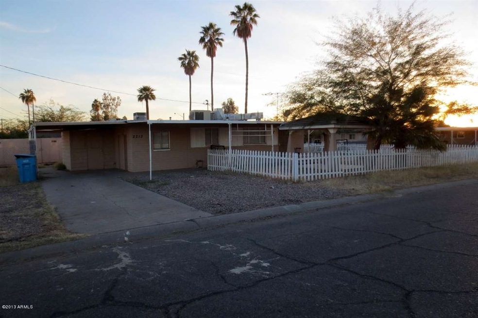 2213 North 40th Drive 001
