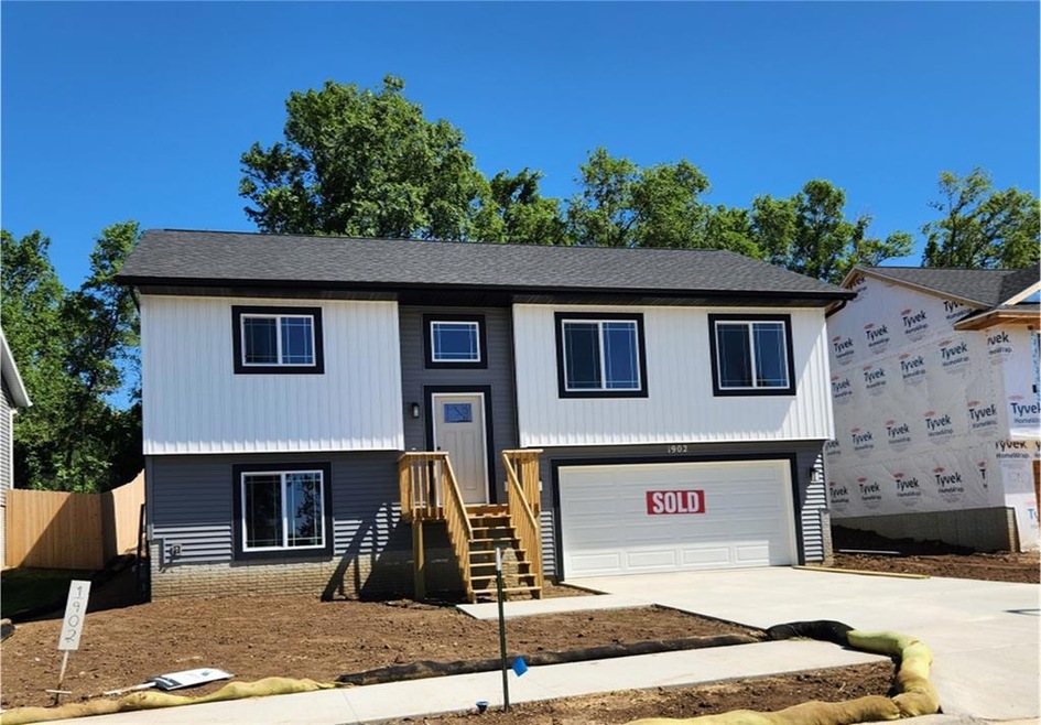 1902 Holly Meadow Ave SW, Cedar Rapids, IA 69808 - photo 1