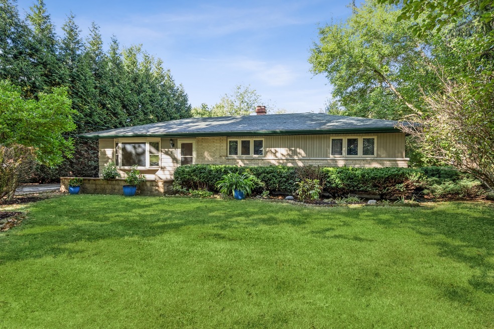 802 Oceola Dr, Algonquin, IL 60102 - photo 1