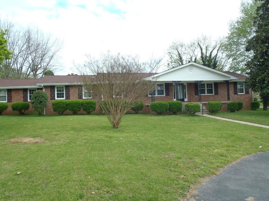 300 Fairlane Dr, Shelbyville, TN 37160 - photo 1