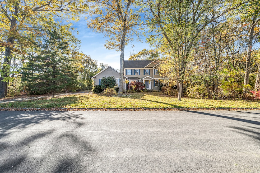 24 Roaring Brook Ln, Shelton, CT 06484 - photo 1