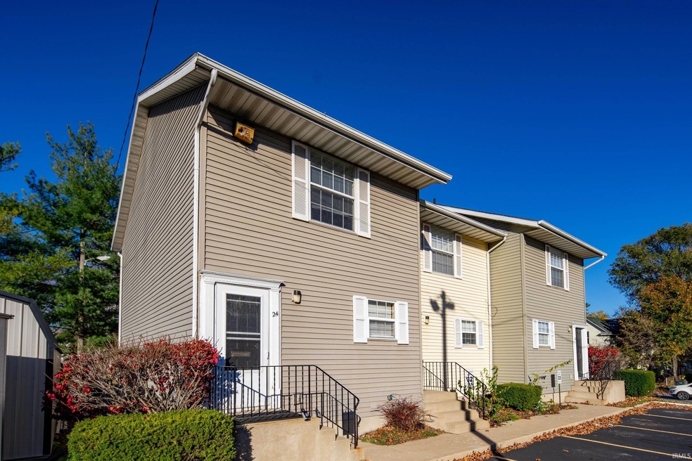 483 N Eddy (lot 32) is the middle unit