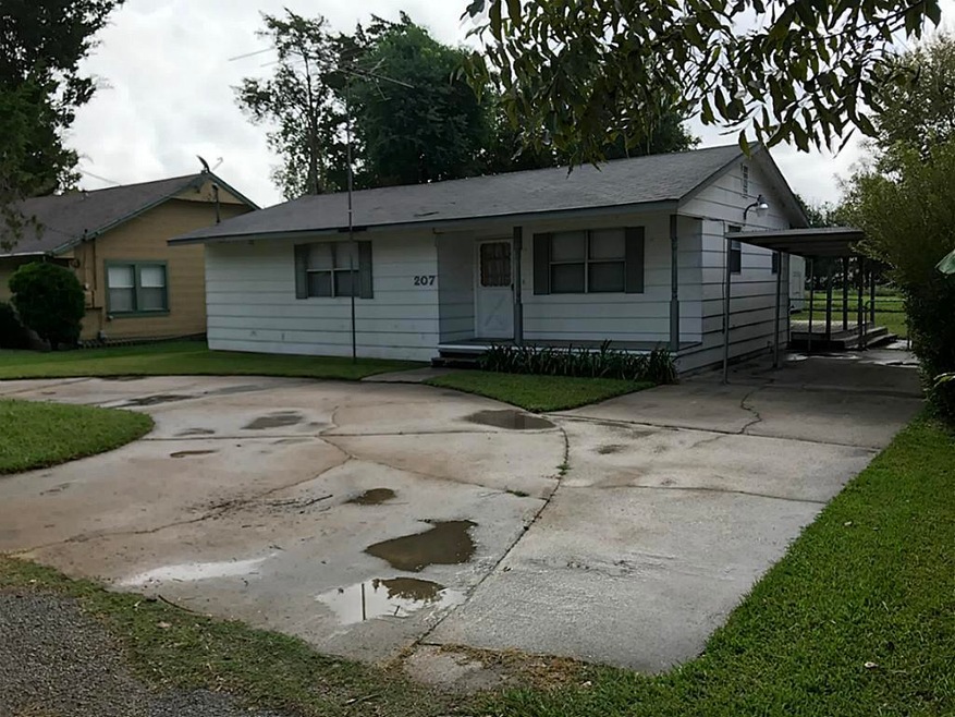 207 McPhails St, Tomball, TX 77375 - photo 1