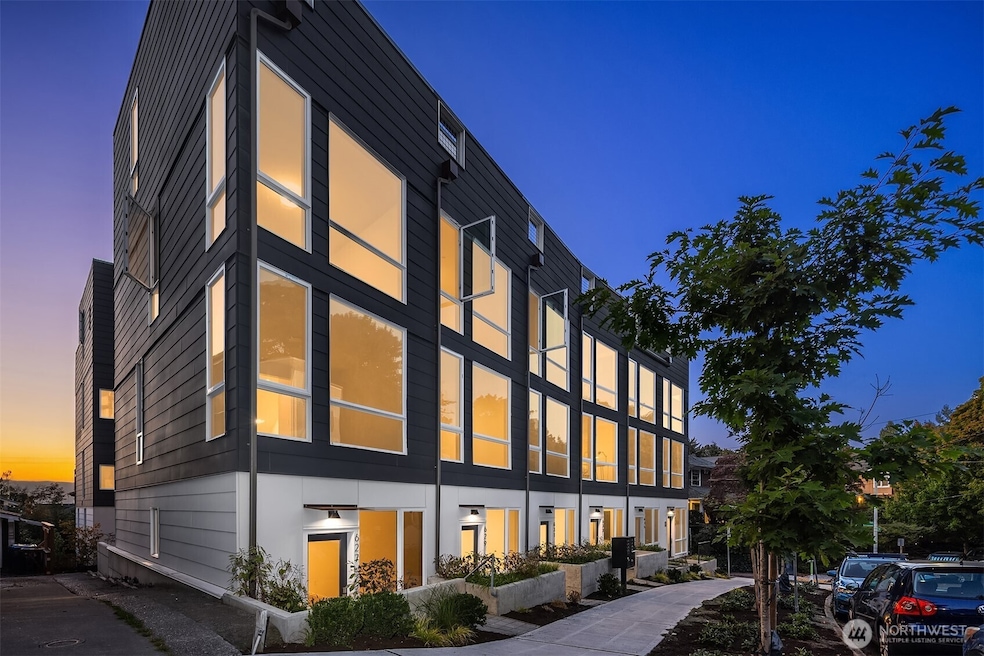 633 13th Ave E, Seattle, WA 98102 - photo 1