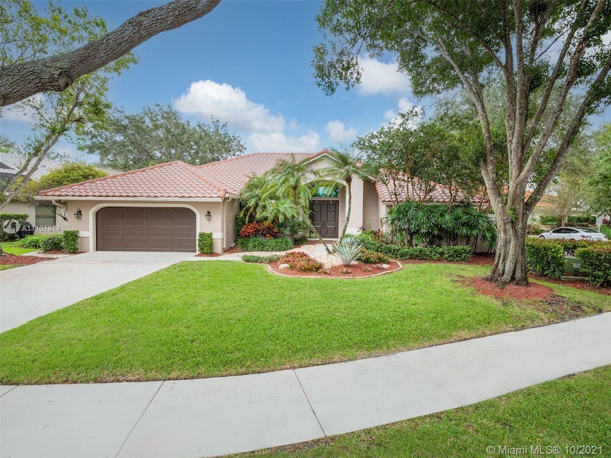 1044 Woodfall Ct, Weston, FL 33326 - photo 1