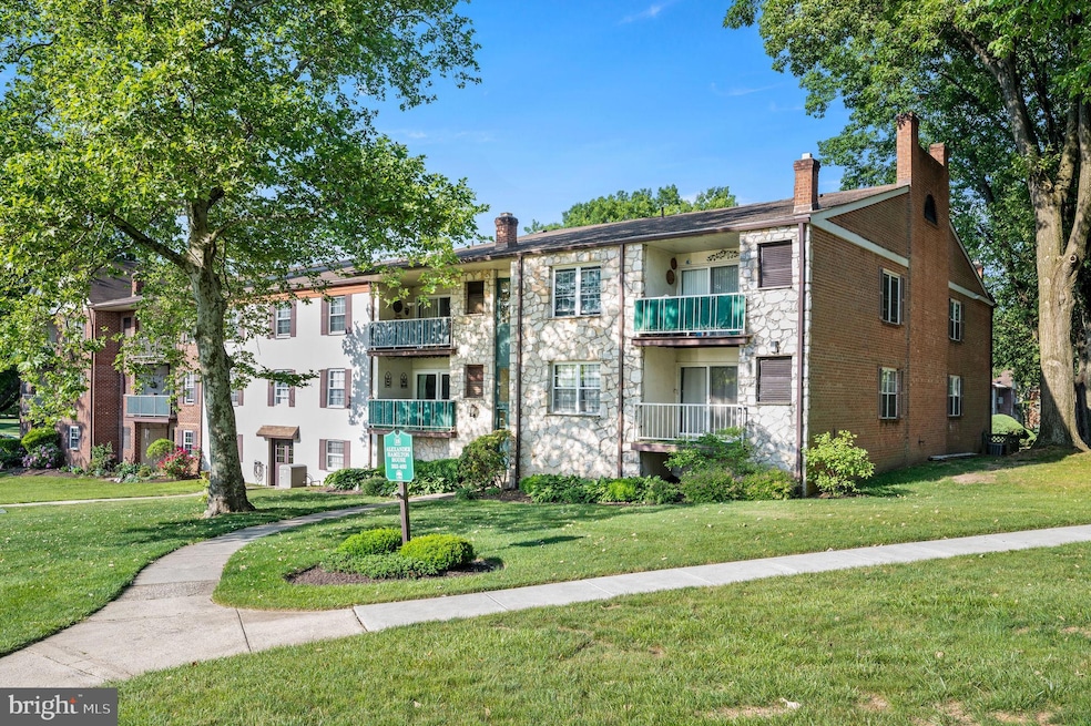 401 Drummers Ln unit 401, Wayne, PA 19087 - photo 1