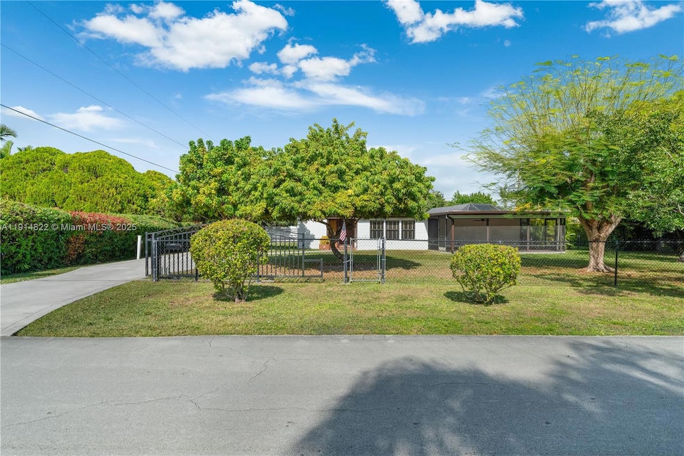 10621 SW 111th St unit n/a, Miami, FL 33176 - photo 1