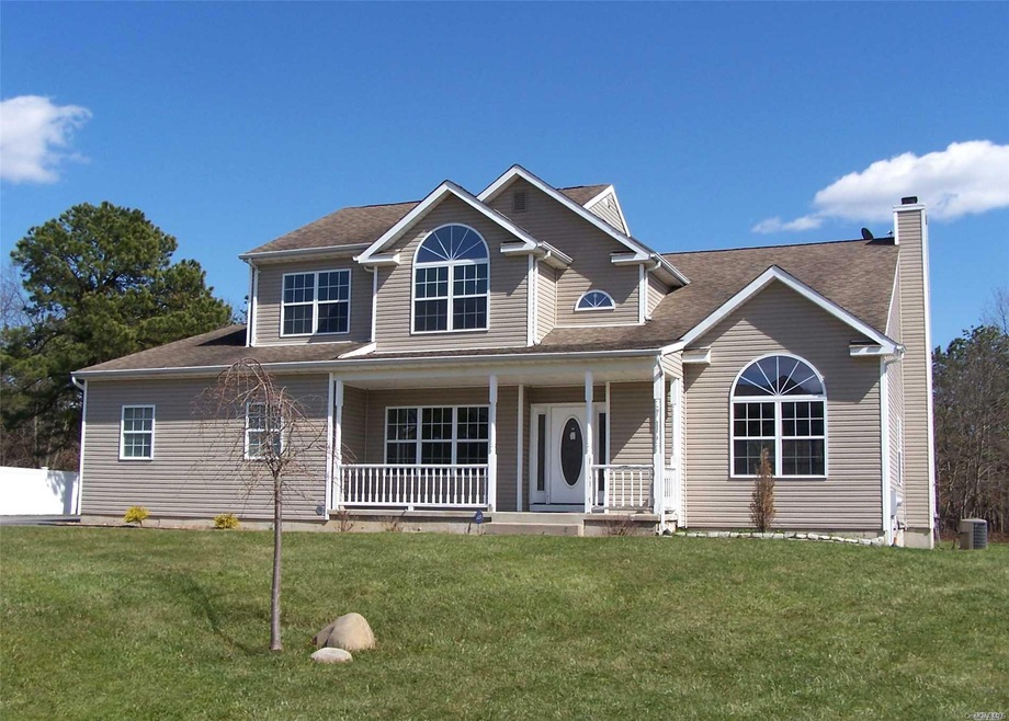 25 Jordan Dr, Medford, NY 11763 - photo 1