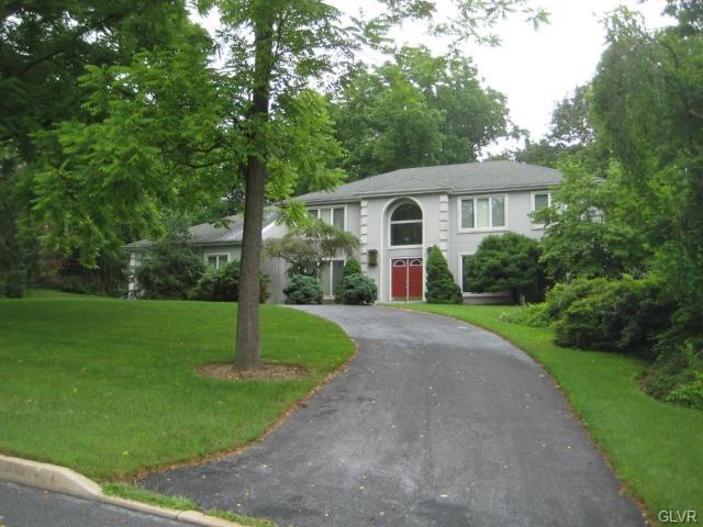 835 Mallard Dr, Whitehall, PA 18052 - photo 1