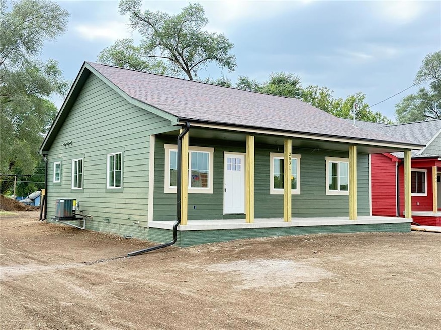2531 Shaw St, Des Moines, IA 50317 - photo 1