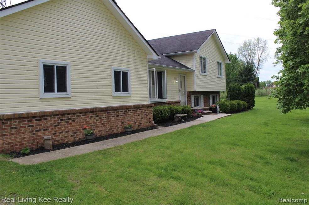 2733 Pheasant Ct, Rochester, MI 48306 - photo 1