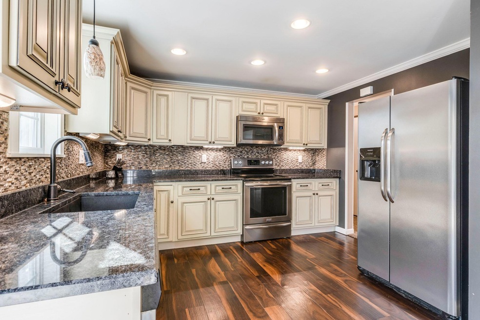 1661 Peardale Rd N, Columbus, OH 43229 - photo 1