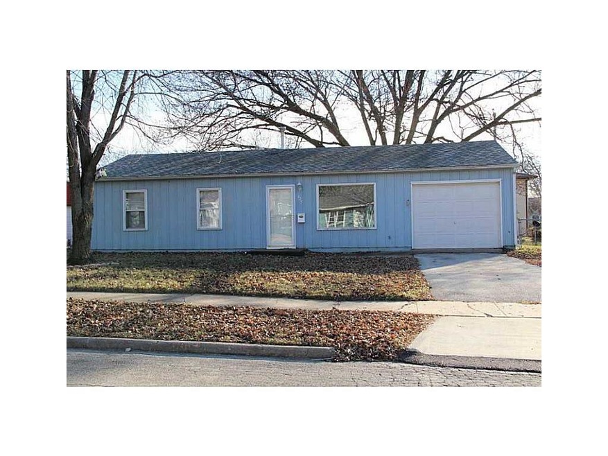 925 Valleyview Dr, Marion, IA 52302 - photo 1