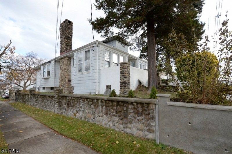 Sold $400,000 • Co-Listing Agent