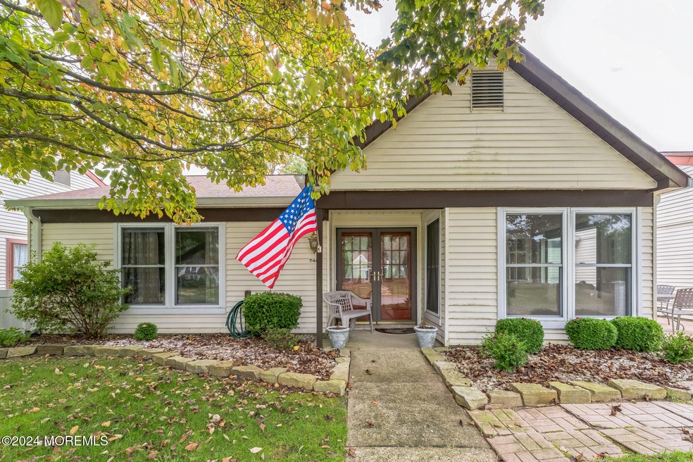 746B Liverpool Circle - straight on view