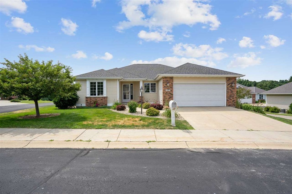 809 Charles Ct unit 13, Oregon, WI 53575 - photo 1