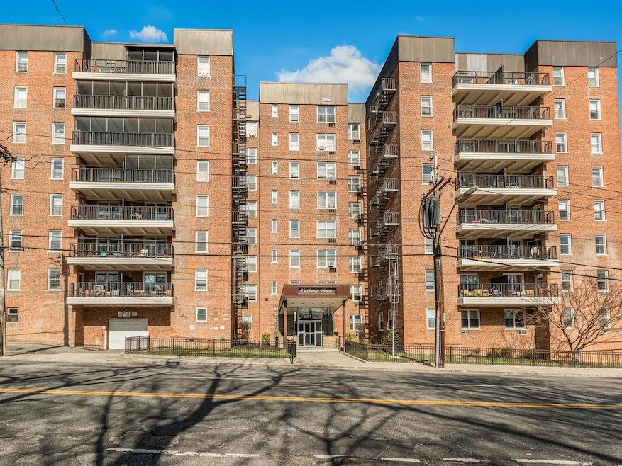 Parkway House unit 2I, Yonkers, NY 10704 - photo 1