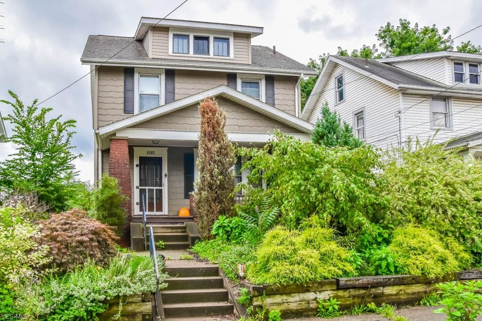 Charming 3 bedroom, 1 full bath home with a finish
