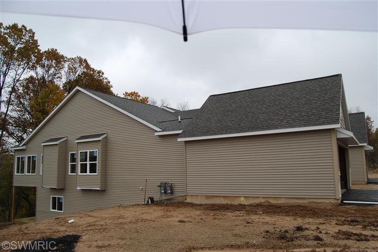 2492 Highridge Hills Ln SE unit 82, Grand Rapids, MI 49546 - photo 1