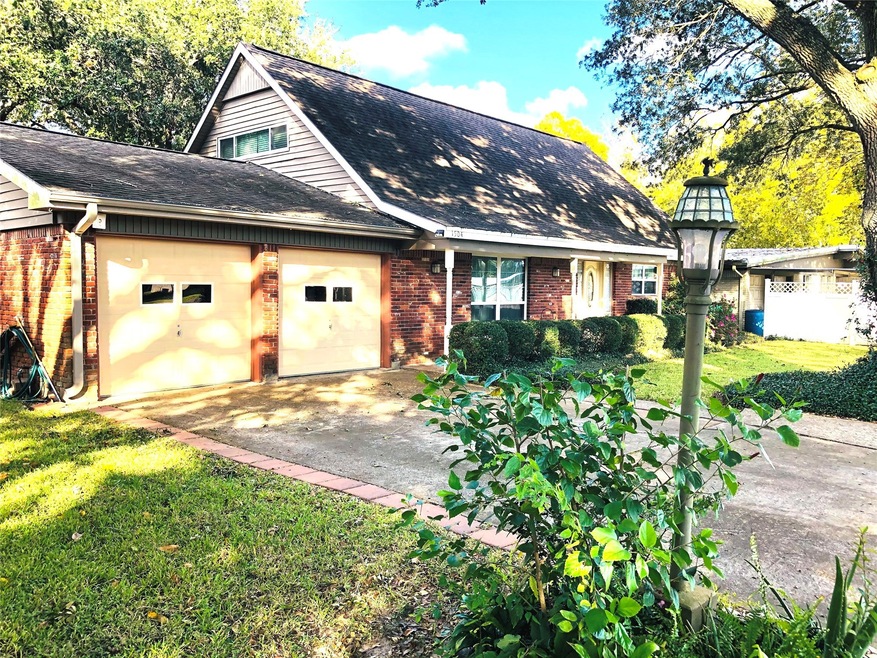 1504 Meadow Ln, Alvin, TX 77511 - photo 1