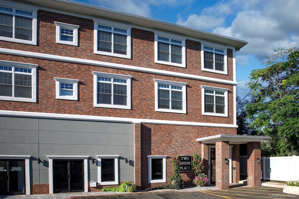 2 Union Place unit 3f, Huntington, NY 11743 - photo 1