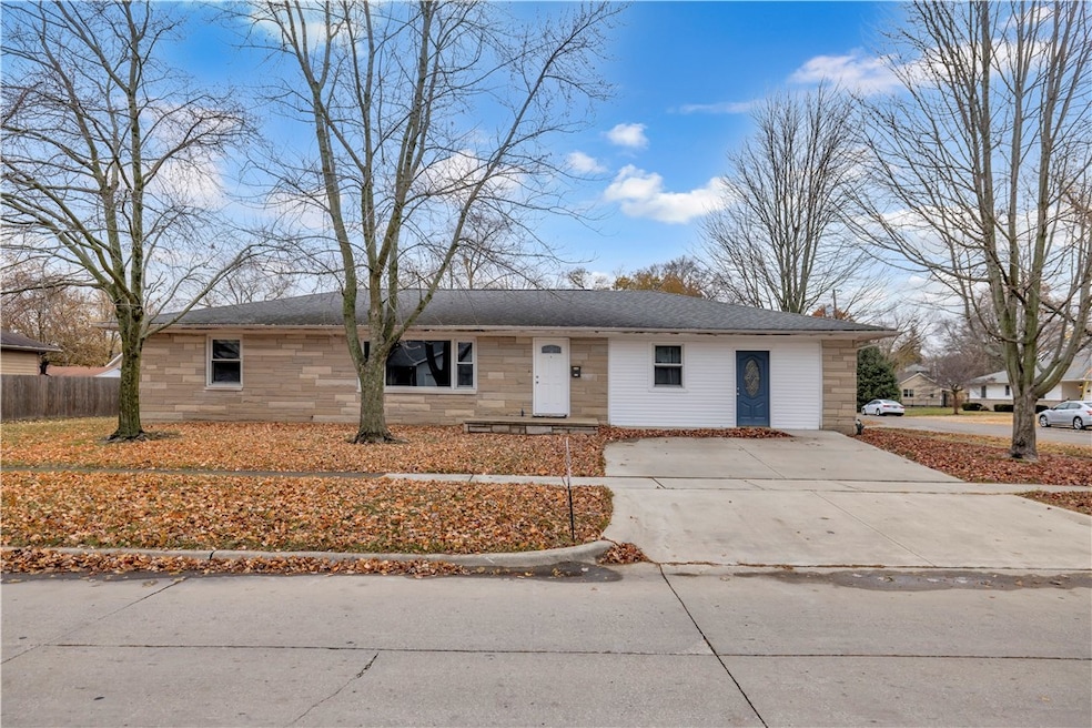 502 S Piatt St, Monticello, IL 61856 - photo 1