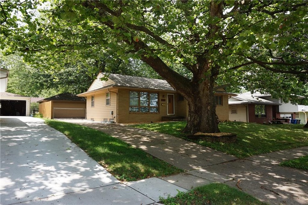 4032 Lynner Dr, Des Moines, IA 50310 - photo 1