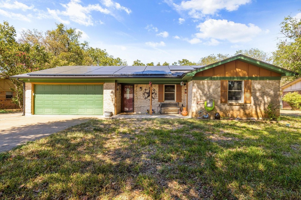 1018 Princeton Place, Cleburne, TX 76033 - photo 1