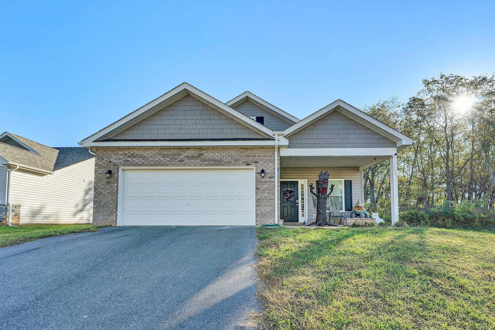 2029 Heys Ln, Vinton, VA 24179 - photo 1