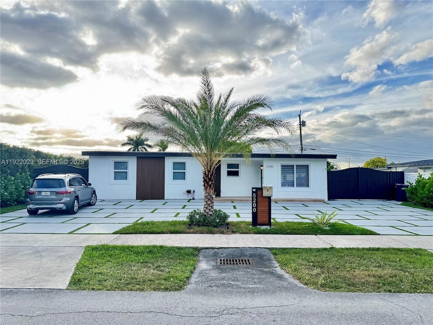 5200 SW 114th Ct, Miami, FL 33165 - photo 1