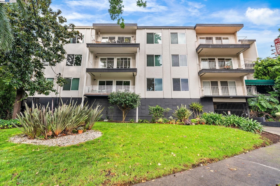 695 Mariposa Ave, Oakland, CA 94610 - photo 1