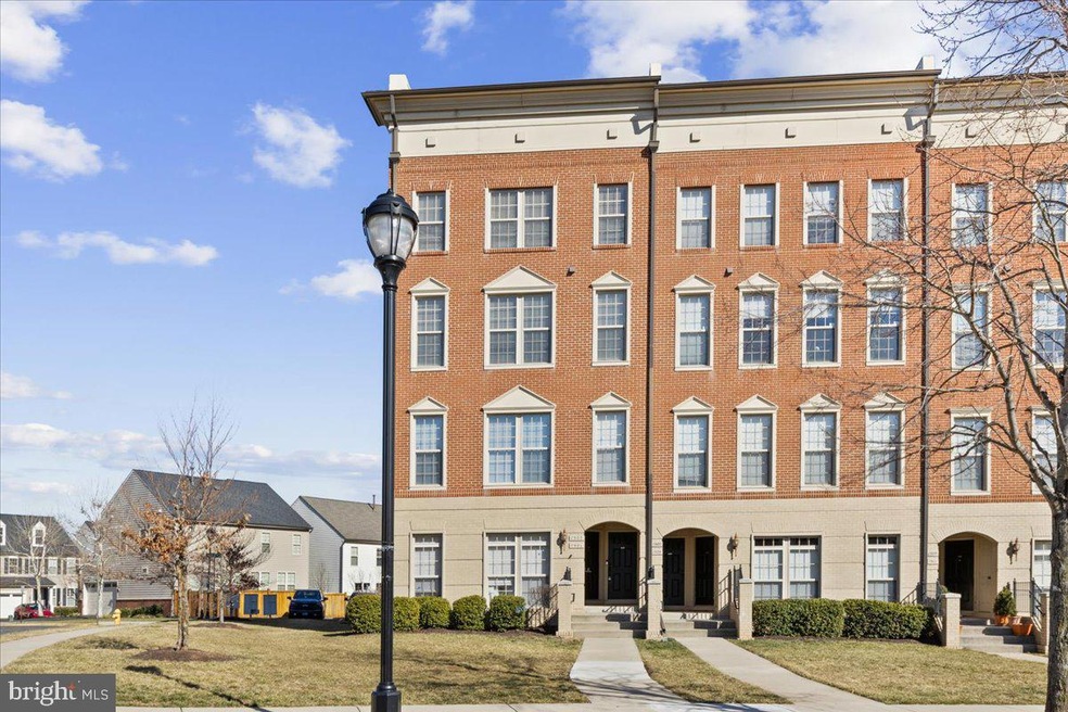 7903 Crescent Park Dr unit 130, Gainesville, VA 20155 - photo 1