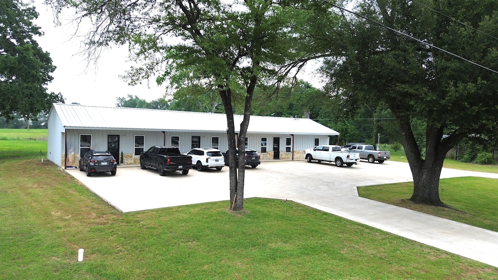 2108 N 4th St, Crockett, TX 75835 - photo 1