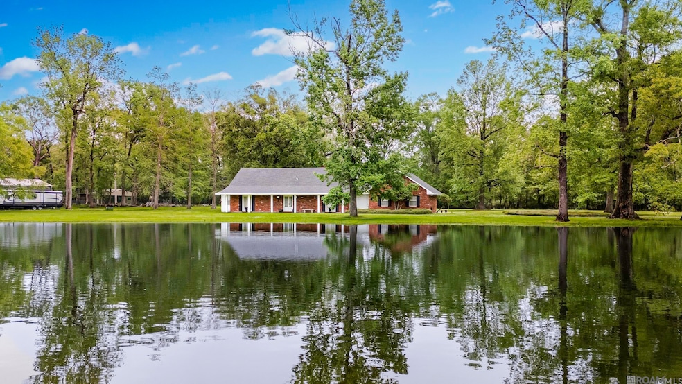 11358 Lazy Lake Dr, Baton Rouge, LA 70818 - photo 1